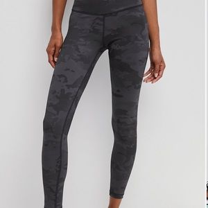 Aritzia Tnalife Atmosphere Hi Rise 7/8 legging - Scorpion Black -S